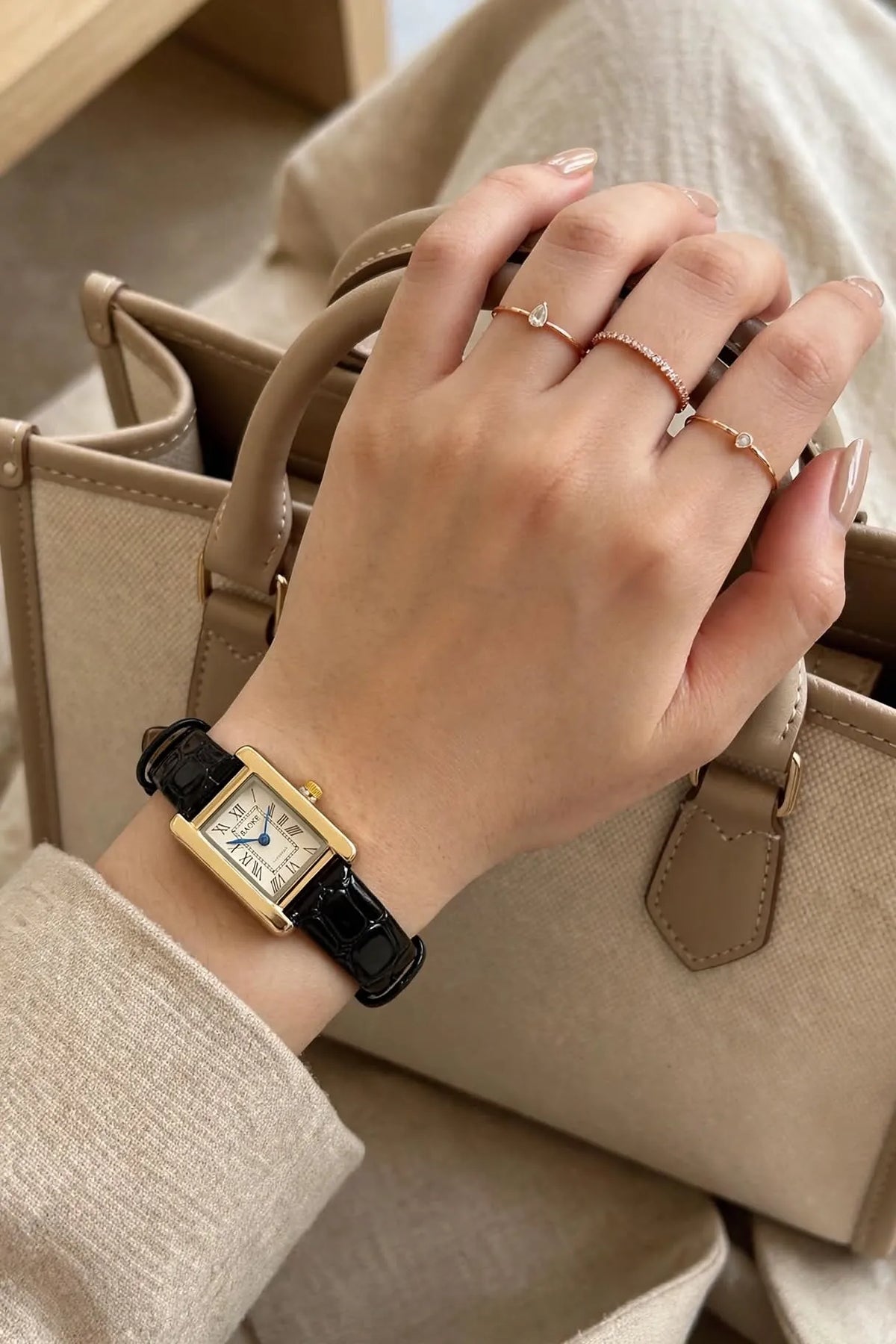 Emerald Elegance Women’s Watch