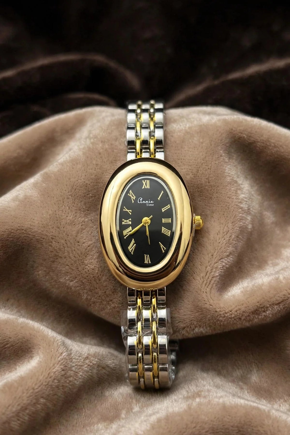 Vintage Oval Gold Watch – Black Dial