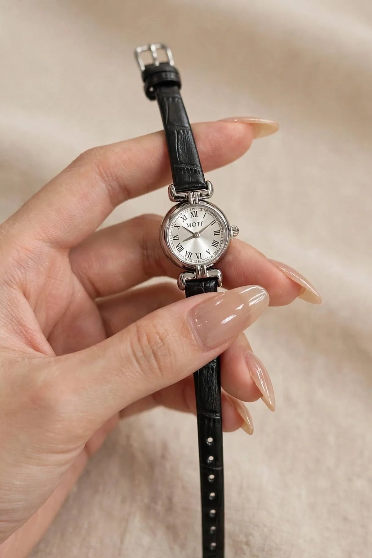 Élan Classic Roman Numeral Watch